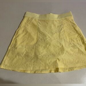 Super cute! Peter Millar Active Eyelet Skort- size XS Yellow - only worn once!